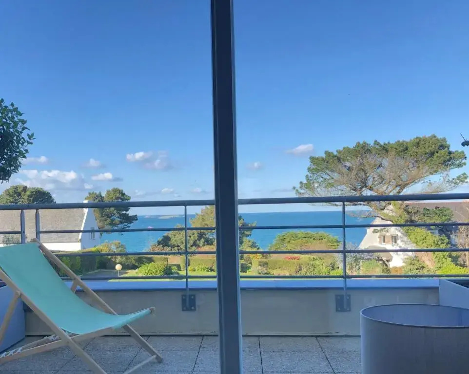 Appartement vue mer à 100m de la plage au centre de Carantec