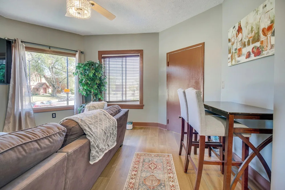 Jetted Tub: Dayton Condo, 2 Mi to Oregon District