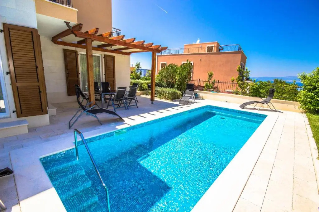 Villa Oleander by Domus Mirus - Rooftop Cinema & Pool & 6min Walk to Beach