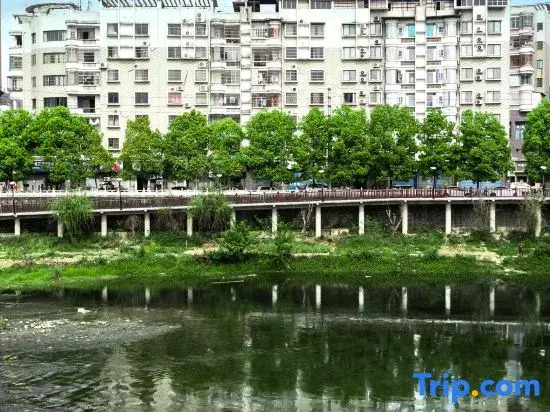 Songtao Binjiang Holiday Hotel