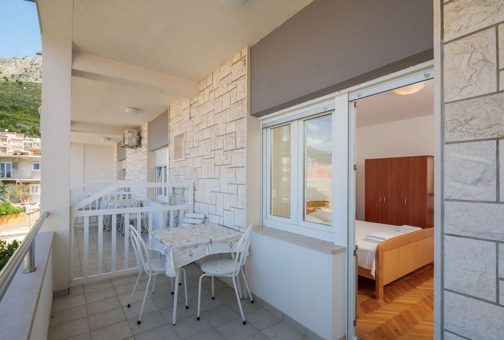 Apartments and rooms by the sea Duce, Omis - 18155