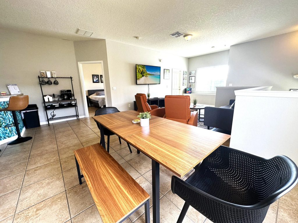 Only 10 Minutes from Disney 3Bd Family Home (2761), Kissimmee, US