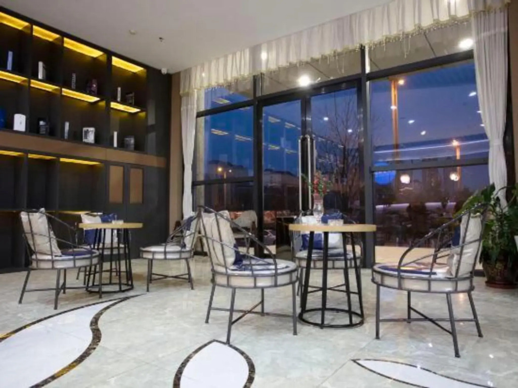 Davos Hotel (Taiyuan Red Lantern Stadium)