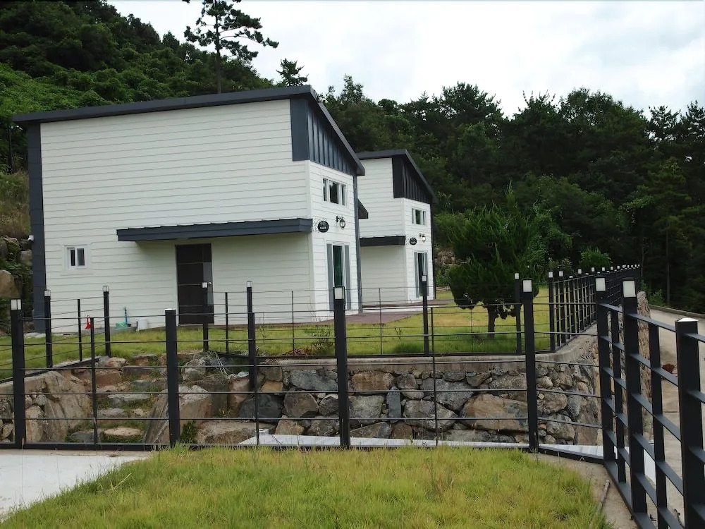 Geojedo Sorangbombang Pension