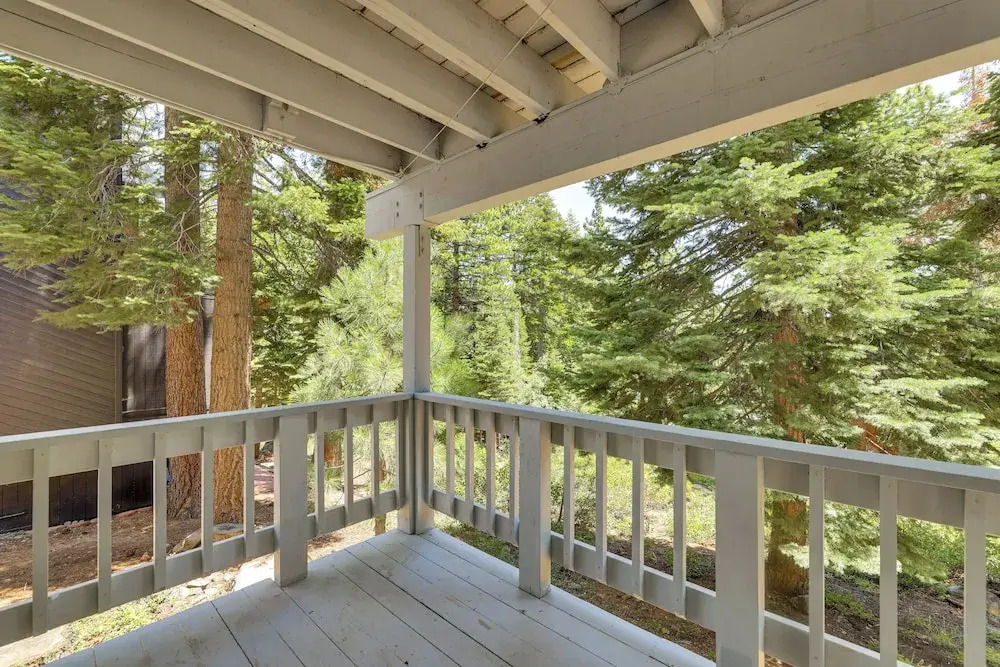 3 Mi to Lake Tahoe: Forest-view Sanctuary w/ Deck!