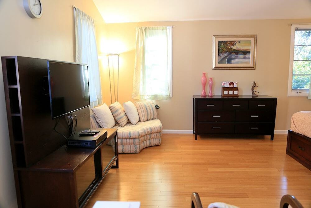 Wilshire Vista One Bedroom Vacation House - RUD 82201