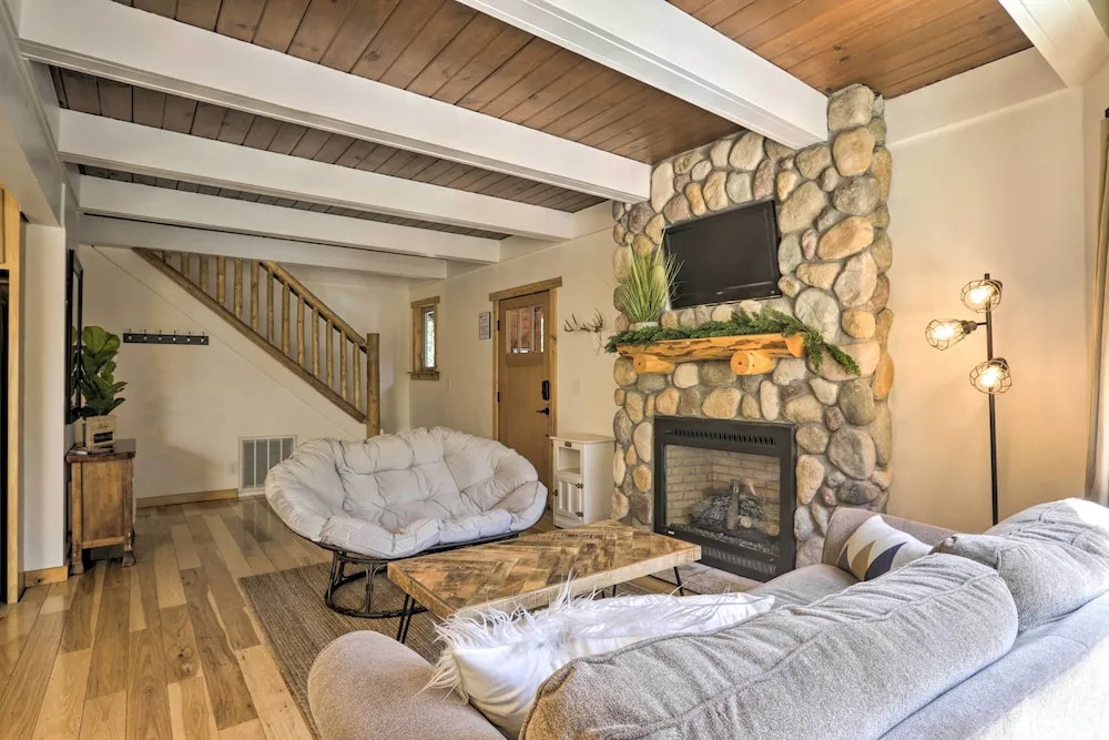 South Lake Tahoe Chalet w/ Hot Tub: By Ski & Golf!