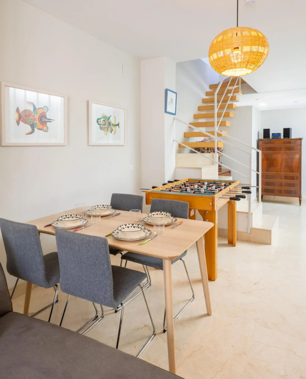Charming 2 Bedroom Apartment with Private Roof-Top in the Heart of Seville