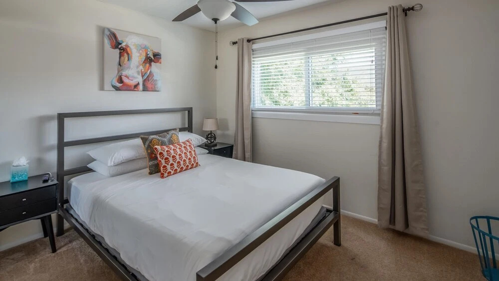 Spacious 4BR Townhouse by WanderJaunt