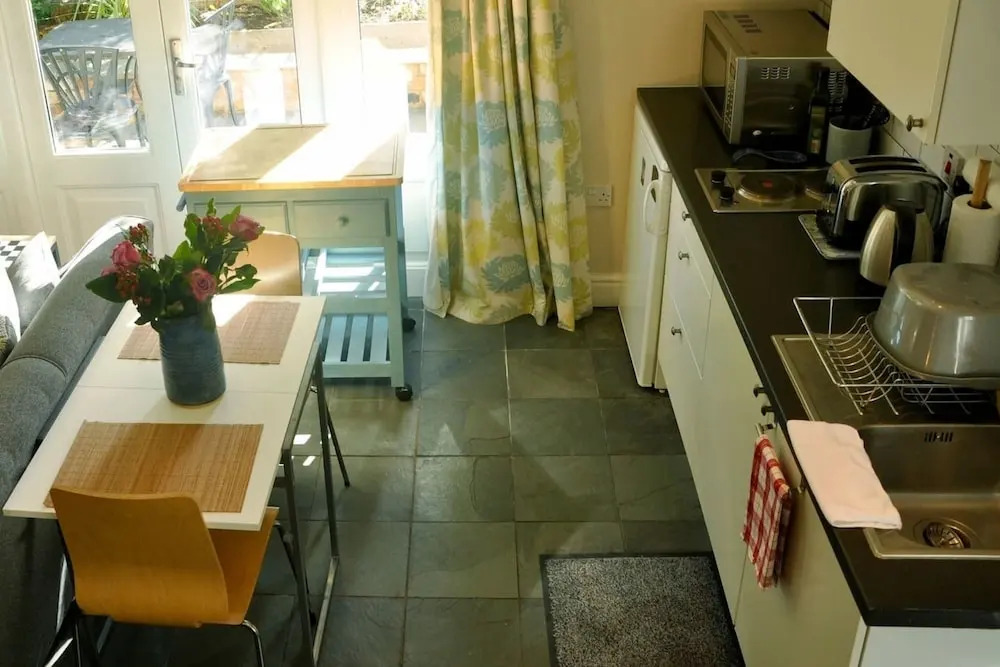 Moseley - House - Sleeps 4 - Parking - Garden