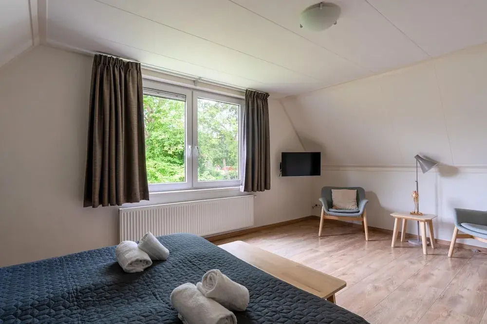 Tastefully Furnished Country House for 6 People