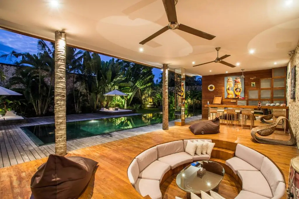 Eko Villa Seminyak - Tropical Villa, Walk to Beach