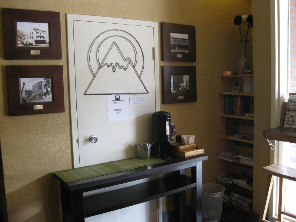 Mountain Hound Inn