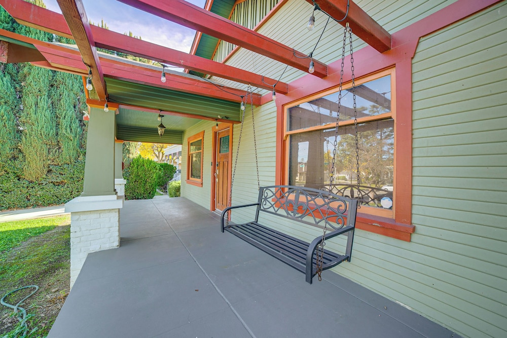 Home 1/2 Mi to Dtwn Riverside: Families Welcome!