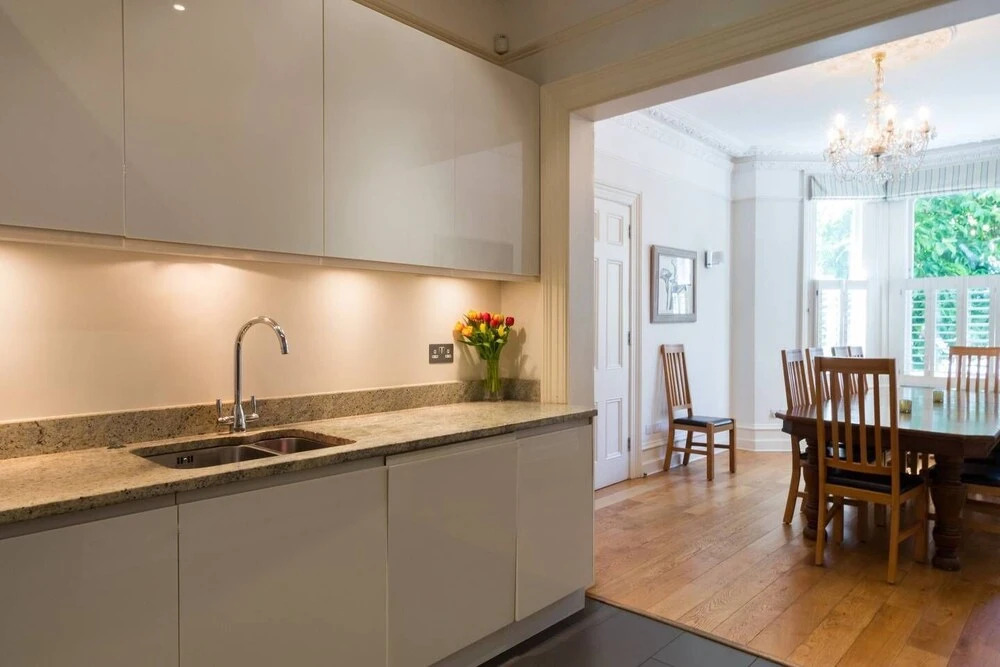 Traditional 5bed family home, 2min from tube