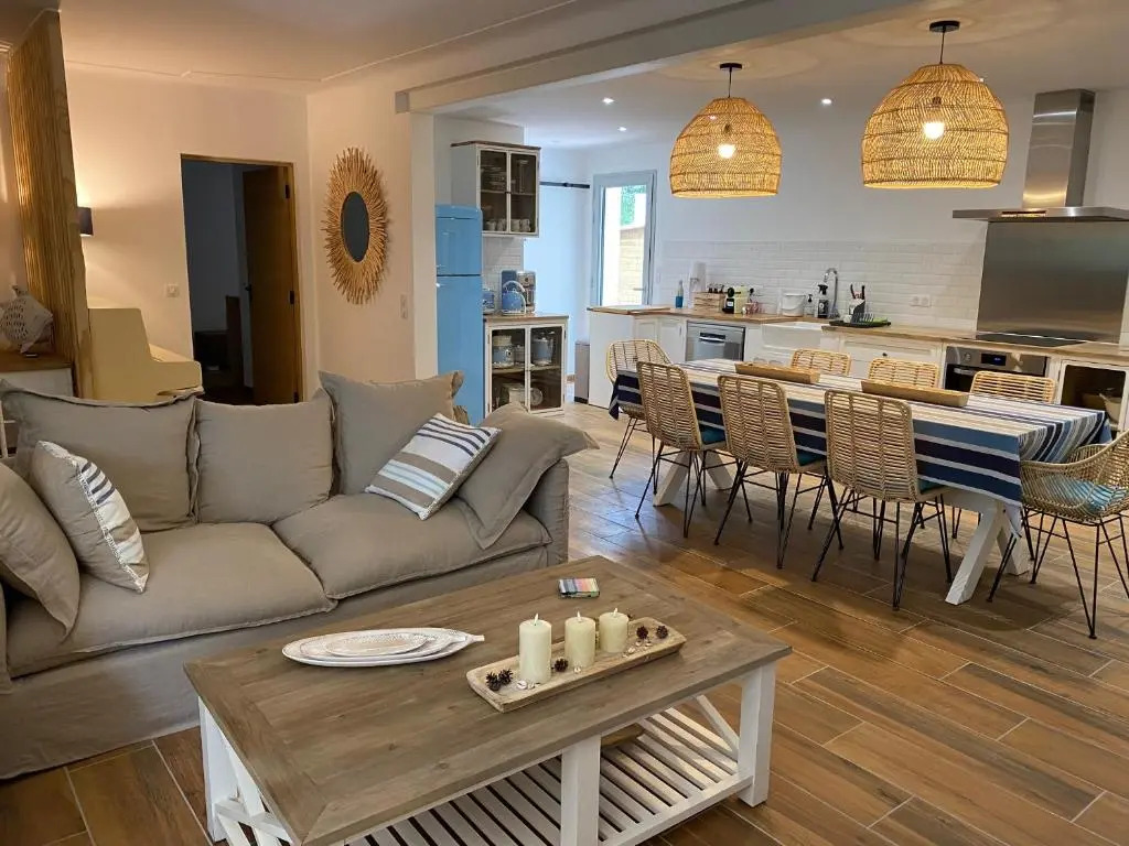 Villa de charme avec piscine à 500m des plages