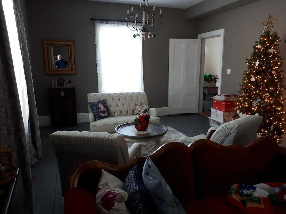 Maplehurst Manor Bed and Breakfast