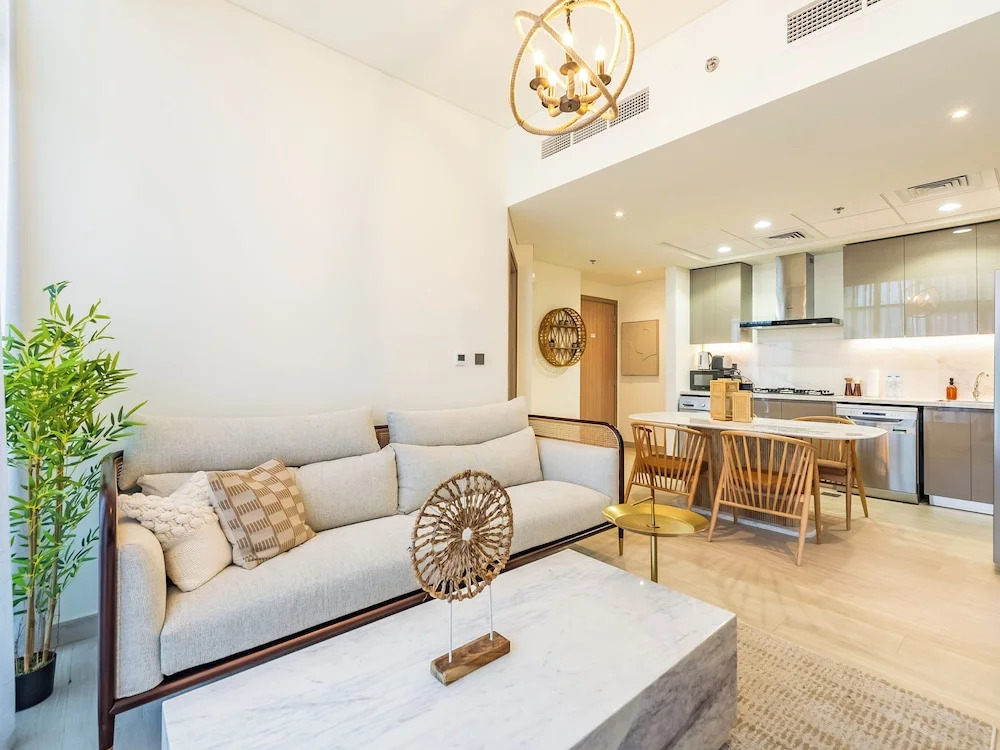 Zen Condo With Burj Khalifa View In Vibrant City