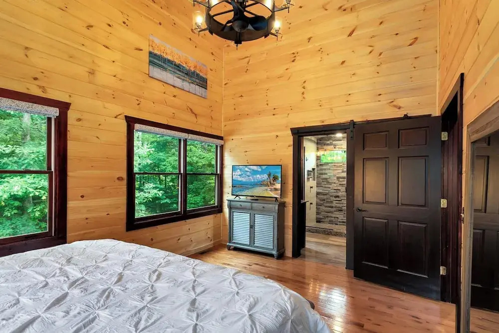 Creekside Cabin w/ Hot Tub, Mtn Views & More!