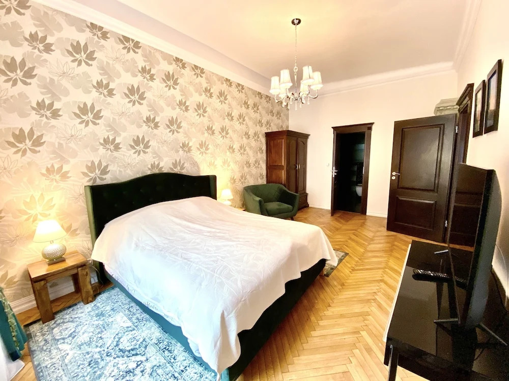 Select Suites by MB Apartments
