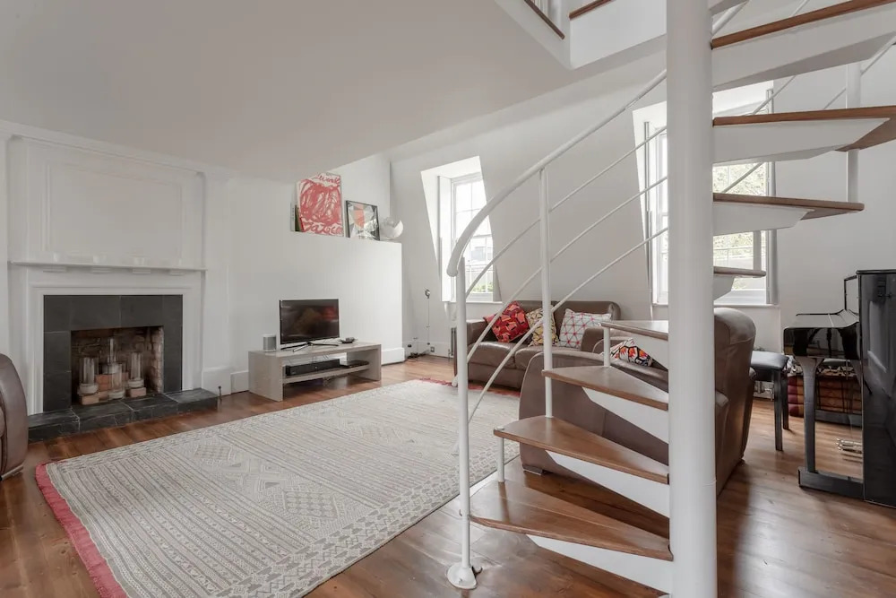 Modern 2 Bedroom Apartment With Balcony Close To Borough tube