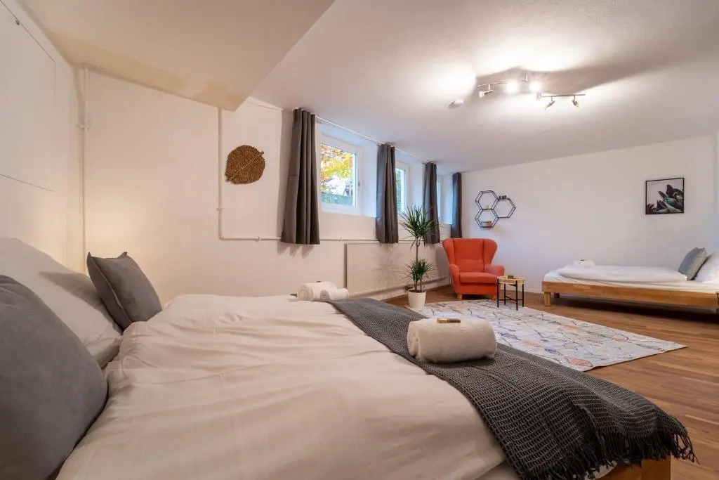 dreamcation - Ehemaliges Pfarrhaus, 3D-Tour, NETFLIX, Terrasse, BBQ, Küche, 130qm