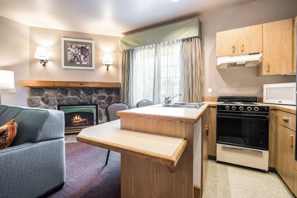 Quality Inn & Suites Bainbridge Island