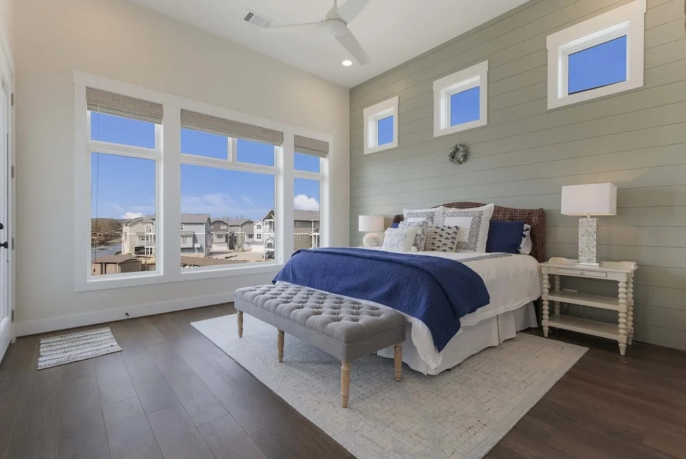 Modern Kingsland Lake Front House w/ Heated Pool!