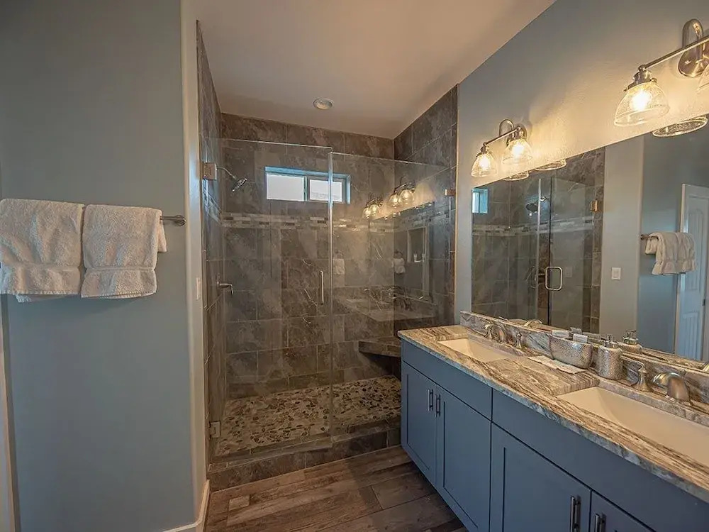 Big Blue - 4 Br Home