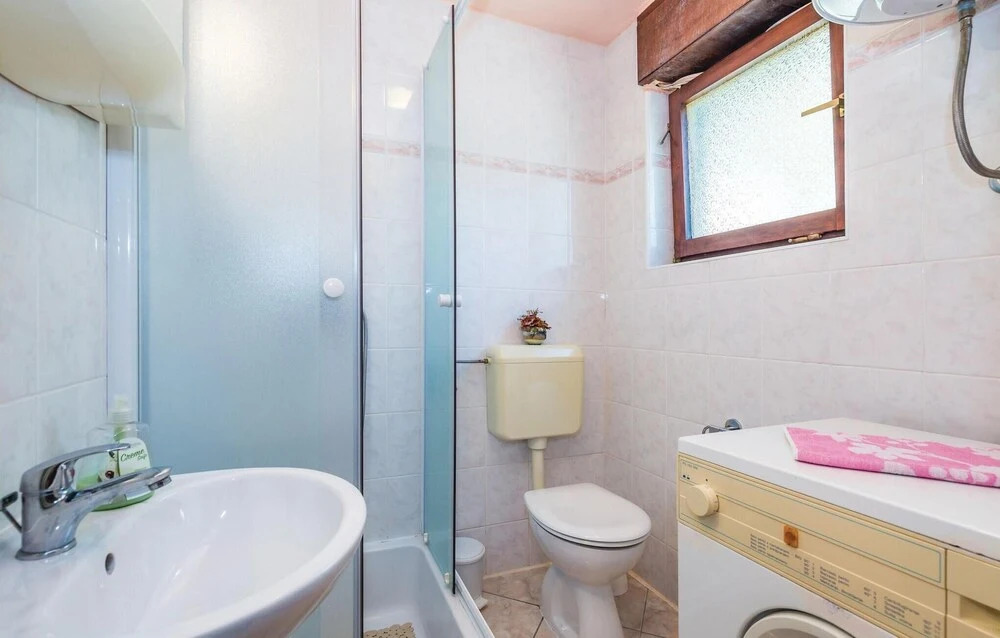 1 Bedroom Amazing Apartment In Lovran