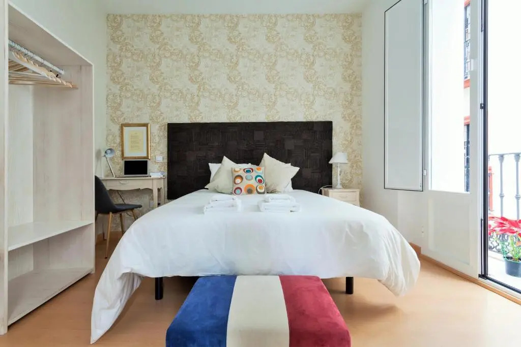 Hostly Acetres 1A loft in city center, comunal terrace, fibre,parking optional