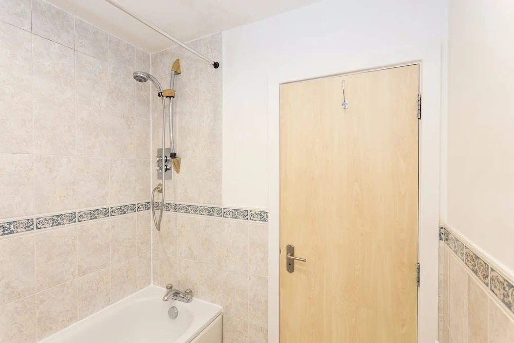 1 Bedroom Flat with Free WiFi - East London
