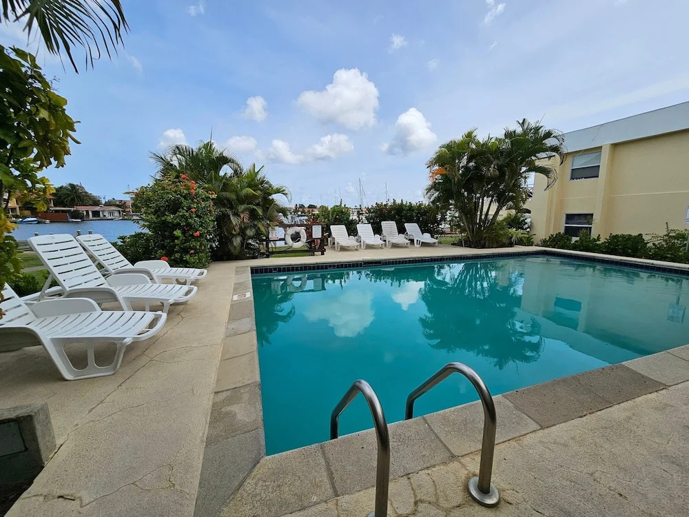 Bay View #7 - 3 bedroom, 3.5-bath waterfront townhouse in a gated community in Rodney Bay 3 Townhouse by RedAwning