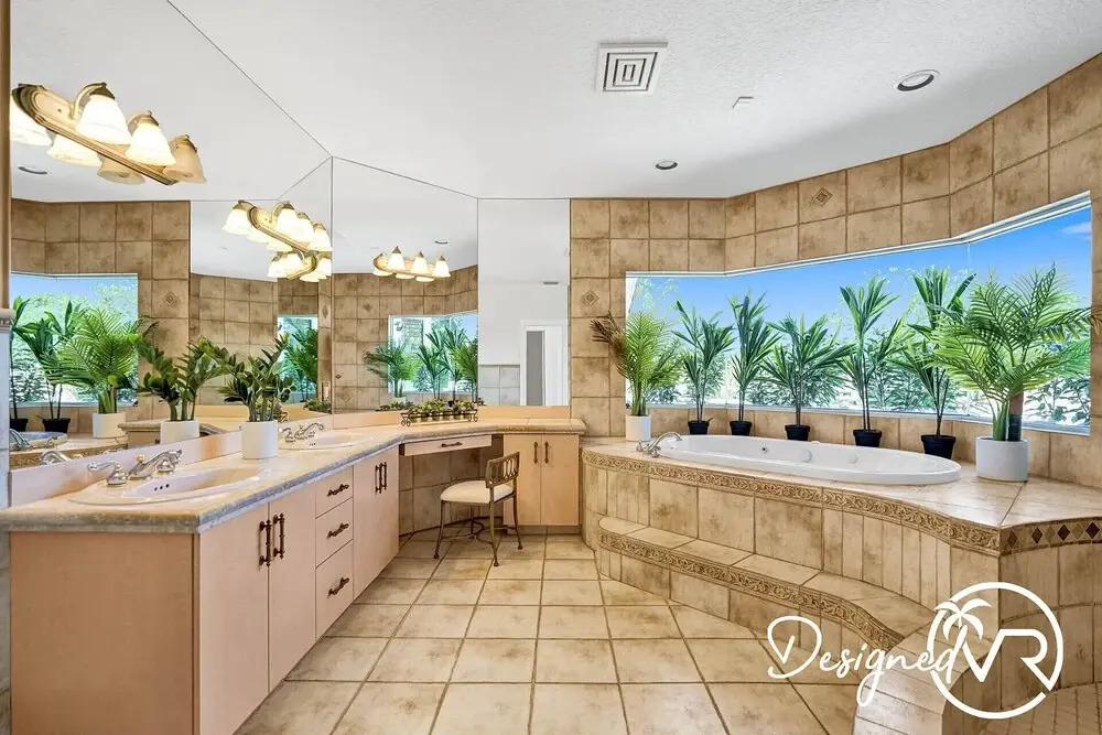 Spacious home wprivate pool game room