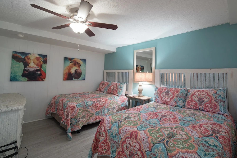 Texas Rose Lodge by RedAwning