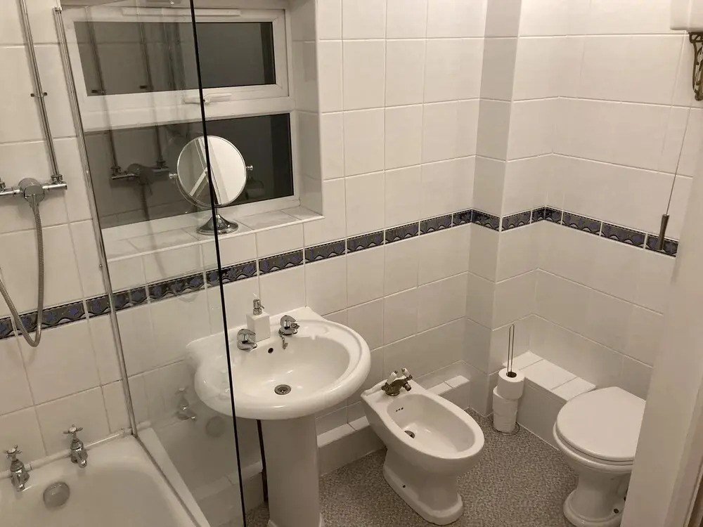 Large Detached House With off Street Parking Close to Heathrow