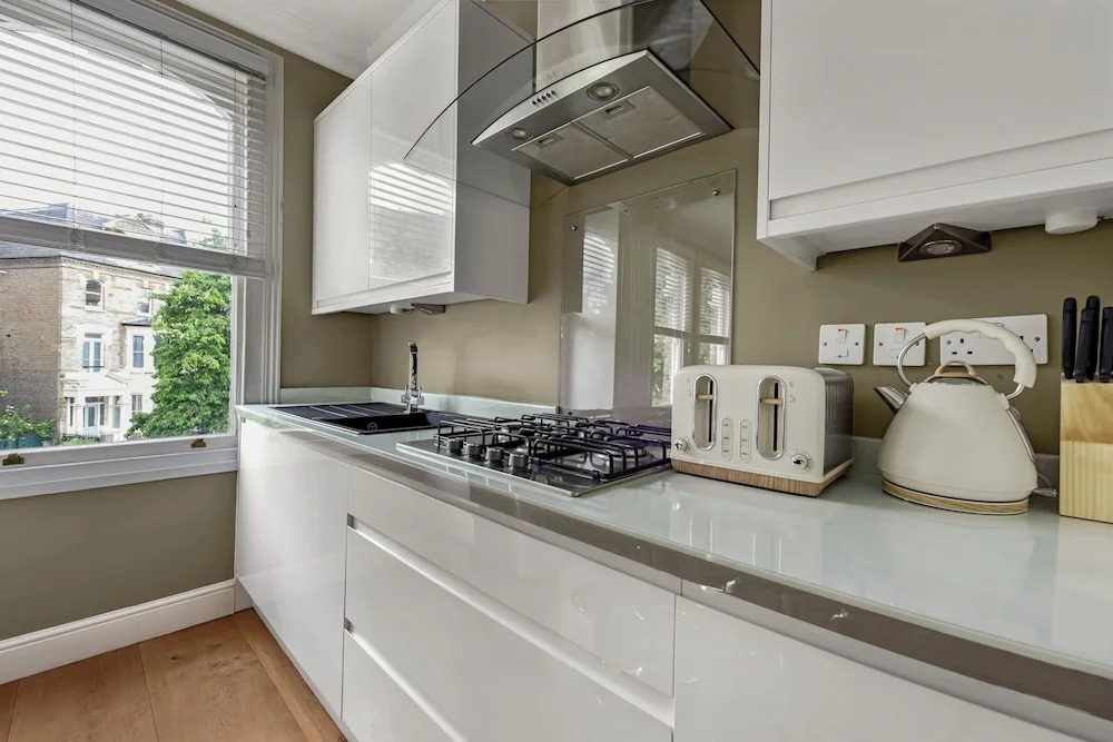 Spacious 2 Bed Flat Near High Street Kensington