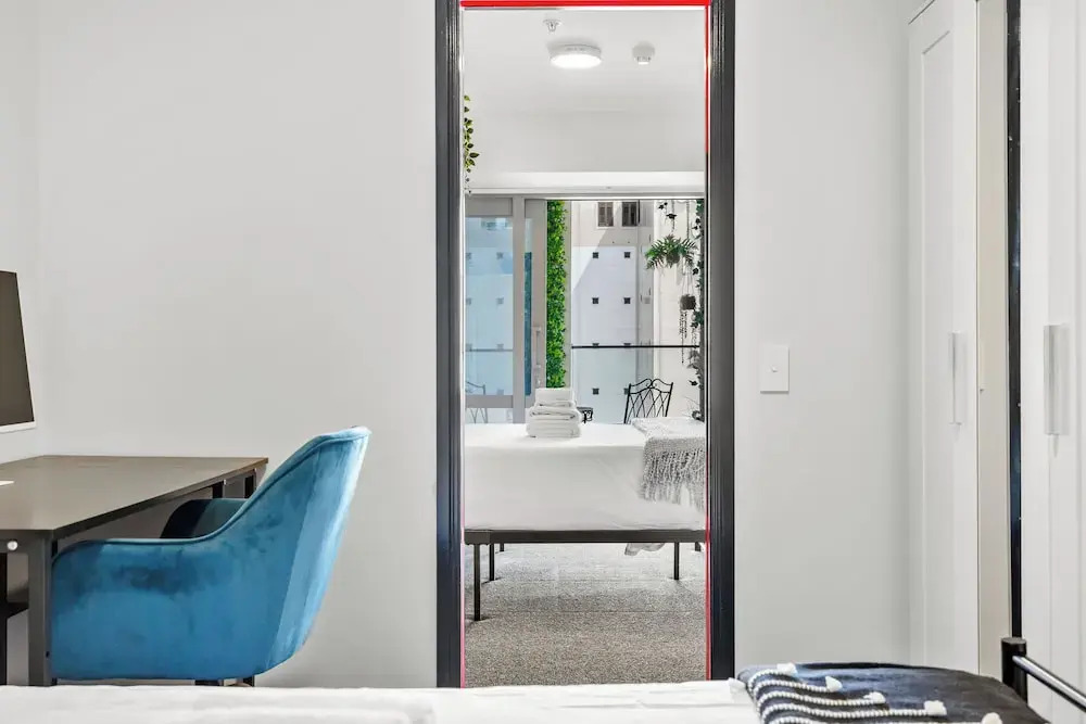 2BR Apt with Parking in Prime Spot Zodiak Stays