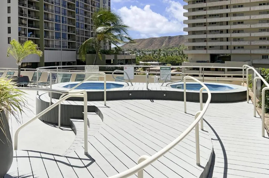 Waikiki Banyan #2608-T2