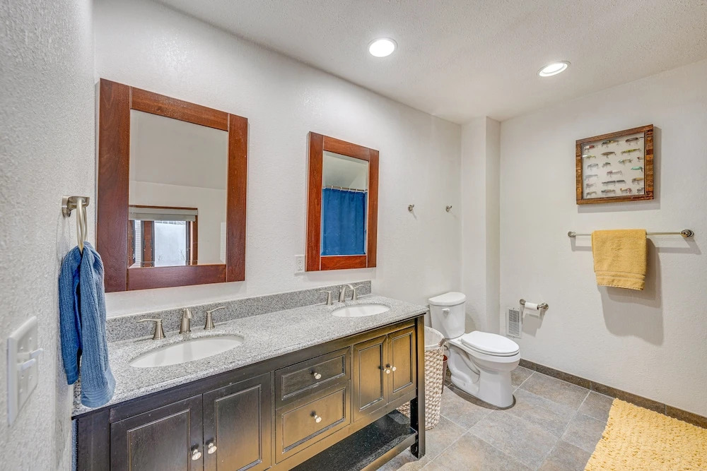 Family-friendly Lake Waubesa Home: Boat + Swim!