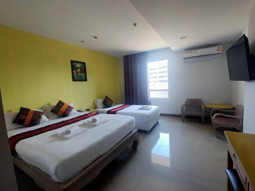 At Ruam Chok Hotel