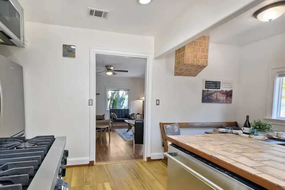 Vintage Beach Bungalow - For 6!