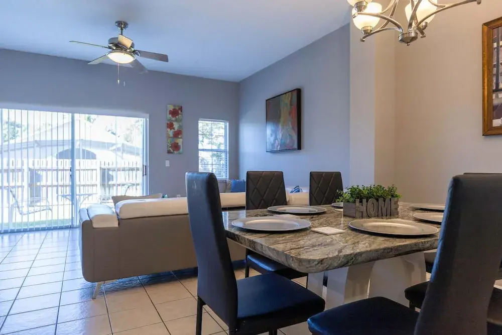 3BR Townhome Steps From Theme Parks Sleeps 6