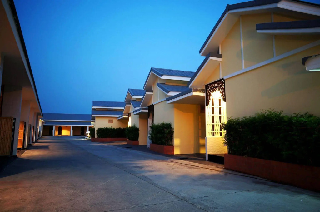 Roses Hua Hin Hotel