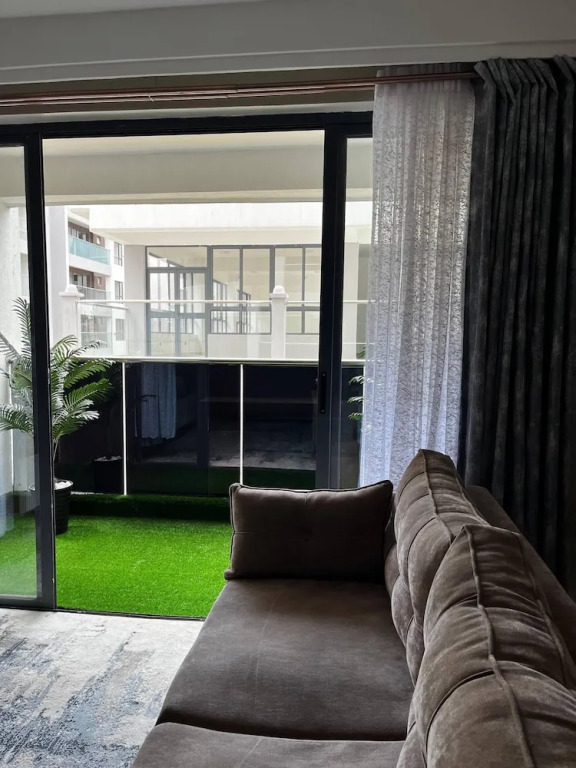 Nairobi Airbnb - Fast Wifi, Swimming Pool, gym