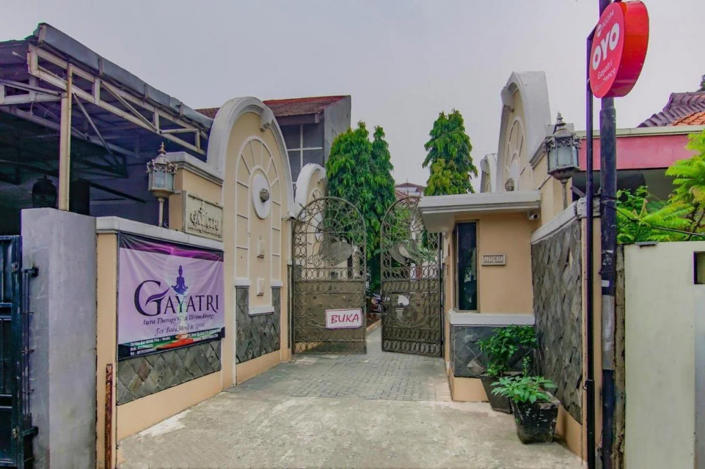 OYO 90094 Gayatri Residence