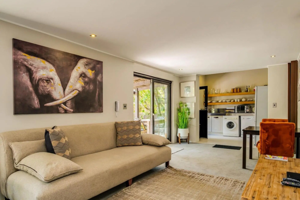 Lovely 1 Bedroom Apartment in Camps Bay