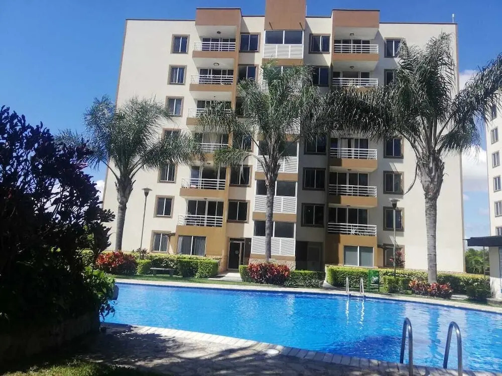 Apartment by airport on way to beach