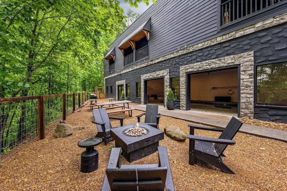 Sleeps 18 3 Suites at Firefly Mountain Lodge Indoor Pool, Hot Tub, Game Room, Firepits & Dining Spaces Just Minutes From Dollywood and Gatlinburg