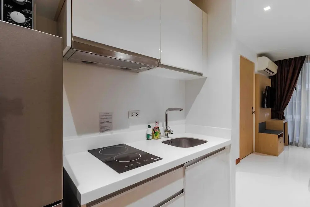 Ocean Breeze1BR Steps from the Sea C244